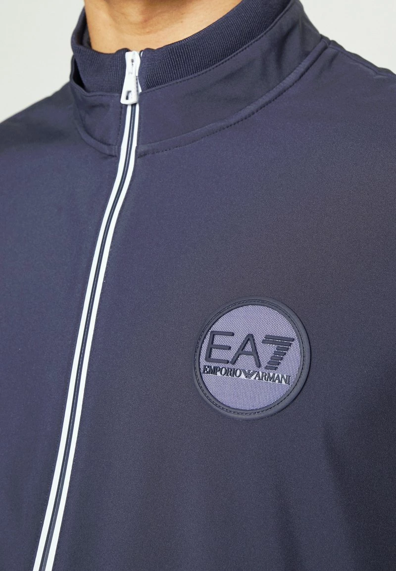 EA7 Emporio Armani TENNIS CLUB JACKET Veste De Survêtement Blu Navy Homme 5 EA7 Emporio Armani TENNIS CLUB JACKET Veste De Survêtement Blu Navy Homme – Image 5