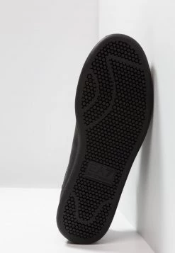 EA7 Emporio Armani UNISEX Baskets Basses Triple Black -EA7 Emporio Armani Soldes Magasin 0a47b2026cf64ca4915a60d18038f9b1
