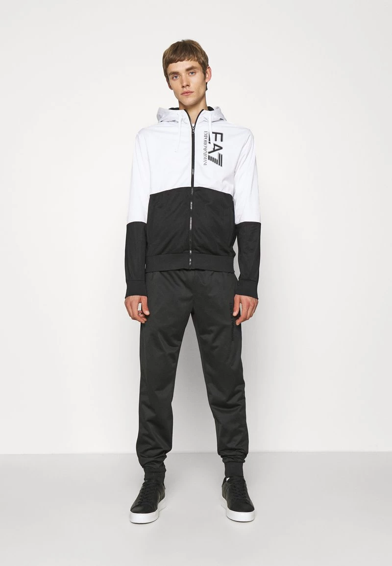 EA7 Emporio Armani SET Survêtement Black/white Homme 1 EA7 Emporio Armani SET Survêtement Black/white Homme