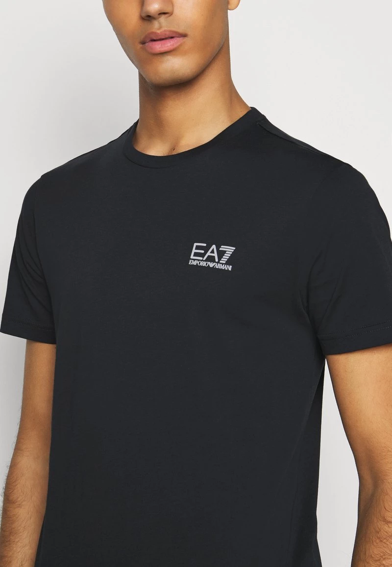 EA7 Emporio Armani T Shirt Basique Night Blue Homme 5 EA7 Emporio Armani T Shirt Basique Night Blue Homme – Image 5