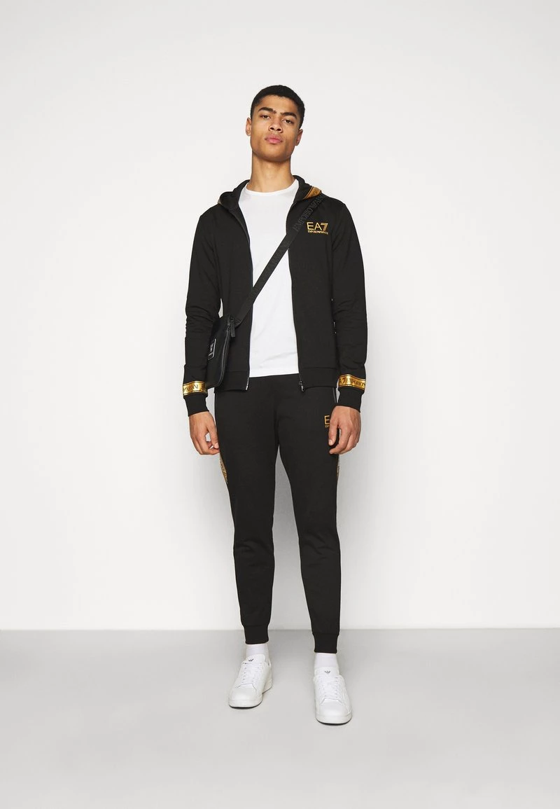 EA7 Emporio Armani Homme Sweat à Capuche Zippé Black/gold 2 EA7 Emporio Armani Homme Sweat à Capuche Zippé Black/gold – Image 2