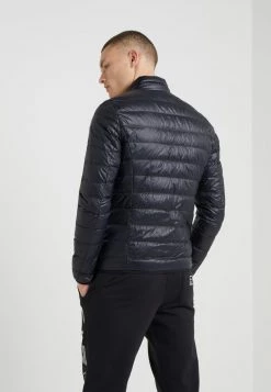 EA7 Emporio Armani JACKET Doudoune Giacca Piumino Homme 7 EA7 Emporio Armani JACKET Doudoune Giacca Piumino Homme -EA7 Emporio Armani Soldes Magasin 15cc1e0a6c724198bc1bf20480c556b9