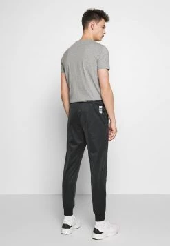 EA7 Emporio Armani Homme SET Survêtement Black -EA7 Emporio Armani Soldes Magasin 16d3dd3af8ce4dc992d94f4c35dbfae6