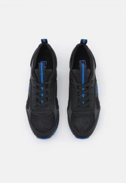 EA7 Emporio Armani Homme Baskets Basses Triple Black/baltimora 9 EA7 Emporio Armani Homme Baskets Basses Triple Black/baltimora -EA7 Emporio Armani Soldes Magasin 16e869b0a1f441eca68a6ffb78f3a566