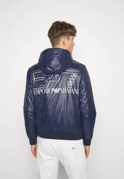 EA7 Emporio Armani Homme JACKET Veste Mi Saison Dark Blue 8 EA7 Emporio Armani Homme JACKET Veste Mi Saison Dark Blue -EA7 Emporio Armani Soldes Magasin 1ca446d7c9304d35a3a1eb4eb83e2463