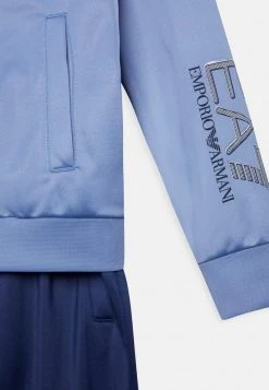 EA7 Emporio Armani TRAIN VISIBILITY BOY SUIT HOODIE SET Veste De Survêtement Blue Enfant -EA7 Emporio Armani Soldes Magasin 2218e42988ed4e699049865faefa013a