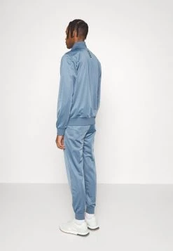 EA7 Emporio Armani TRACKSUIT Survêtement Dark Blue Homme -EA7 Emporio Armani Soldes Magasin 234d8ba6cc234d72b7f6363d9ae69d71