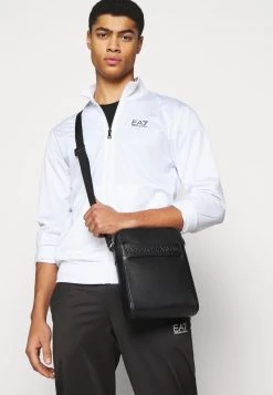 EA7 Emporio Armani TRACKSUIT Survêtement White/black Homme -EA7 Emporio Armani Soldes Magasin 26f85a103cf34e749b91a4277ed3ae96