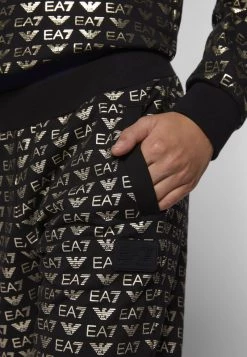 EA7 Emporio Armani PANTS MONOGRAM TAPE UNISEX Pantalon De Survêtement Black Gold -EA7 Emporio Armani Soldes Magasin 2a00cb0754fb420cbb79013afd249a90