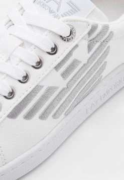 EA7 Emporio Armani UNISEX Baskets Basses White/silver 11 EA7 Emporio Armani UNISEX Baskets Basses White/silver -EA7 Emporio Armani Soldes Magasin 2df0afa195984857ac7aa11d5399708c