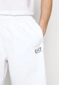 EA7 Emporio Armani BERMUDA Pantalon De Survêtement White Homme 9 EA7 Emporio Armani BERMUDA Pantalon De Survêtement White Homme -EA7 Emporio Armani Soldes Magasin 31c85ecbf33946fbb8be63694304004e
