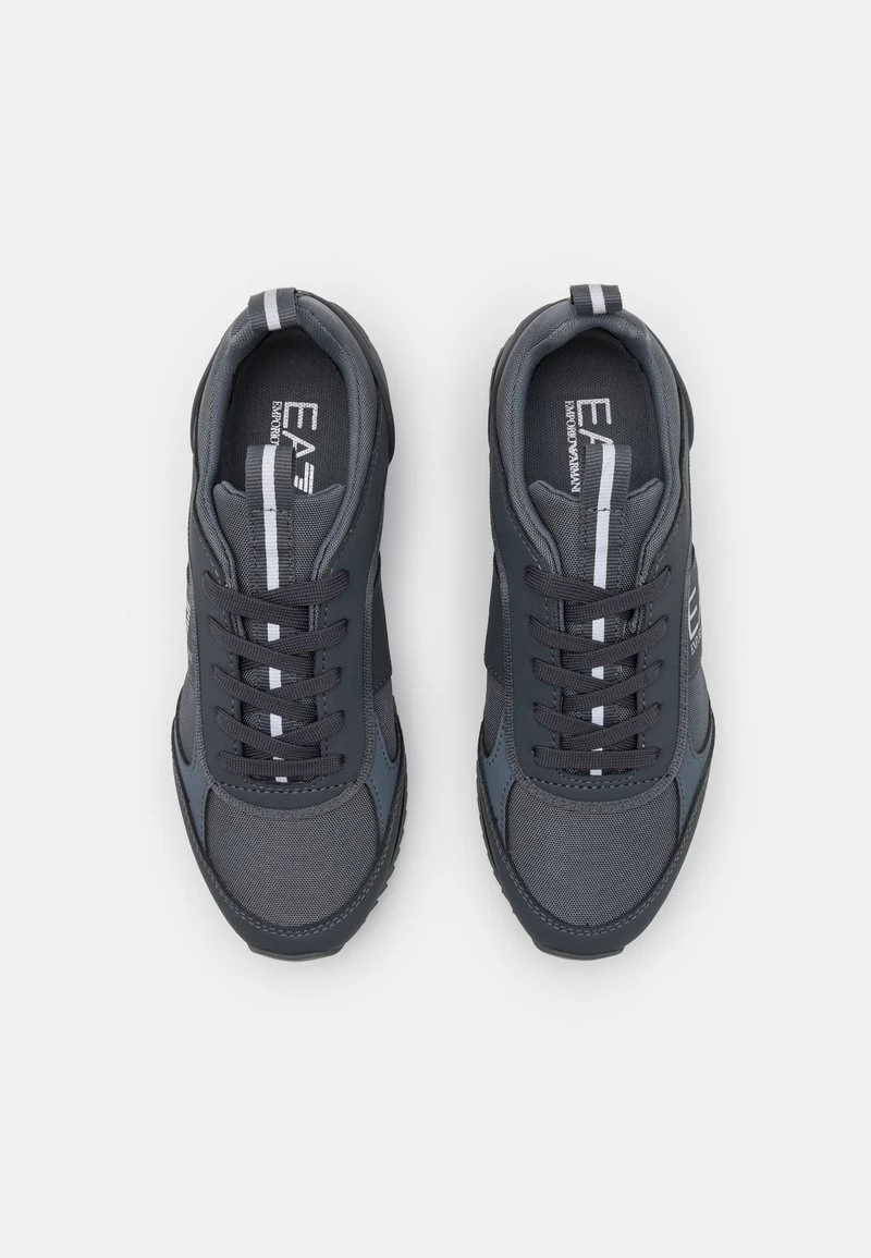 EA7 Emporio Armani UNISEX Baskets Basses Iron Gate/black/silver 4 EA7 Emporio Armani UNISEX Baskets Basses Iron Gate/black/silver – Image 4