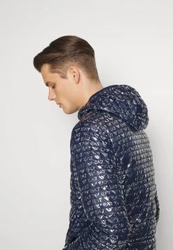 EA7 Emporio Armani JACKET HO ALLOVER LOGO Doudoune Dark Blue Homme -EA7 Emporio Armani Soldes Magasin 3f0d08d0cb774a4194077555761c70e6