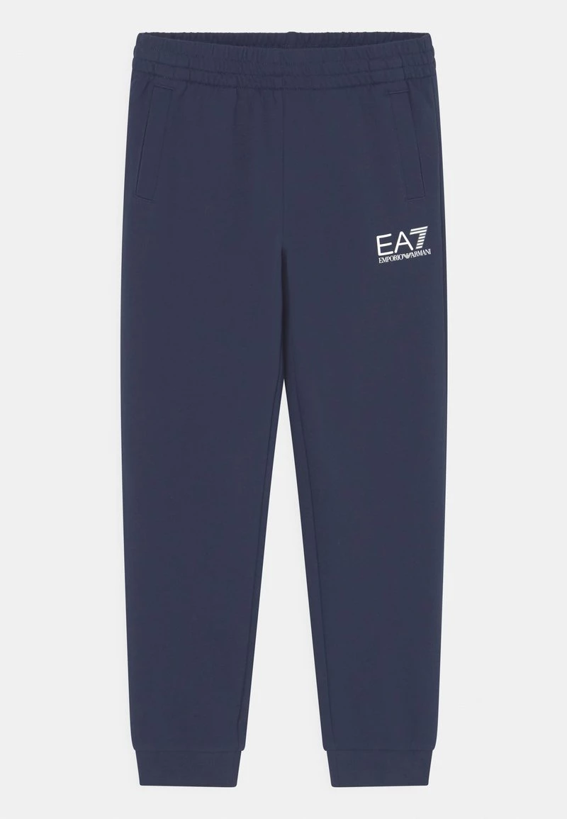 EA7 Emporio Armani Enfant TRAIN CORE BOY SET Survêtement Dark Blue 3 EA7 Emporio Armani Enfant TRAIN CORE BOY SET Survêtement Dark Blue – Image 3