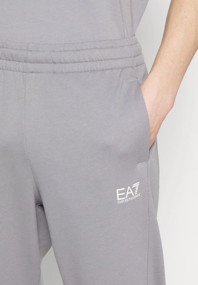 EA7 Emporio Armani TROUSER Pantalon De Survêtement Grey Homme 5 EA7 Emporio Armani TROUSER Pantalon De Survêtement Grey Homme – Image 5
