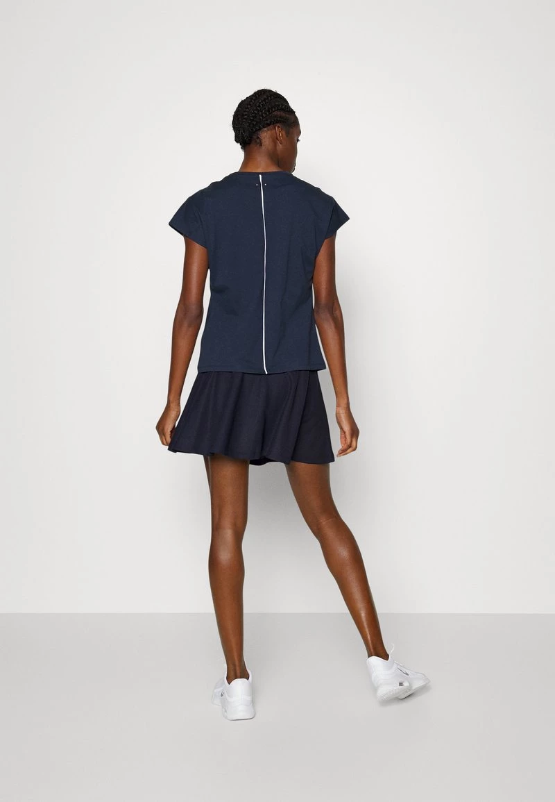 EA7 Emporio Armani Femme TENNIS CLUB TEE T Shirt De Sport Blu Navy 3 EA7 Emporio Armani Femme TENNIS CLUB TEE T Shirt De Sport Blu Navy – Image 3