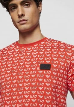 EA7 Emporio Armani TEE ALLOVER LOGO T Shirt Imprimé Red/white Homme -EA7 Emporio Armani Soldes Magasin 47e86a74fe8b4f439e961dadf8e00e9c