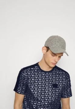 EA7 Emporio Armani TEE ALLOVER LOGO T Shirt Imprimé Dark Blue Homme 9 EA7 Emporio Armani TEE ALLOVER LOGO T Shirt Imprimé Dark Blue Homme -EA7 Emporio Armani Soldes Magasin 4a09828efbd6445ba1bce18c008035cb