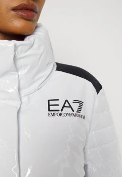 EA7 Emporio Armani Femme Veste D'hiver White 11 EA7 Emporio Armani Femme Veste D'hiver White -EA7 Emporio Armani Soldes Magasin 5014a0db2d454159a809ebbc45bb1860