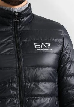 EA7 Emporio Armani Doudoune Black Homme 9 EA7 Emporio Armani Doudoune Black Homme -EA7 Emporio Armani Soldes Magasin 586fa2c3e2984a0fa1a2fbd14efc4455
