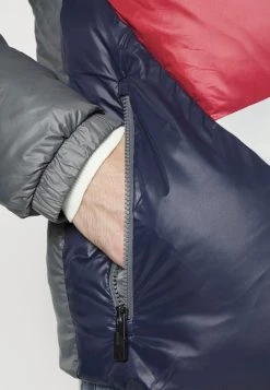 EA7 Emporio Armani Homme Veste D'hiver Red/grey -EA7 Emporio Armani Soldes Magasin 5a35fc930c254967907fa3b9ed19a52c