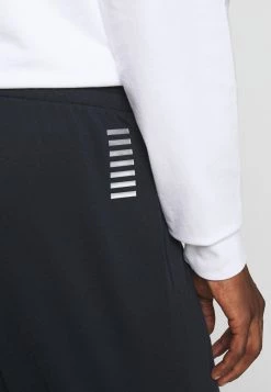 EA7 Emporio Armani BERMUDA Pantalon De Survêtement Dark Blue/silver Homme -EA7 Emporio Armani Soldes Magasin 623c33d1d9264fbd9928f3fcf8bdcadb