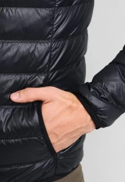 EA7 Emporio Armani Doudoune Black Homme 10 EA7 Emporio Armani Doudoune Black Homme -EA7 Emporio Armani Soldes Magasin 6873ca308bea45738184b4ce8126cf75