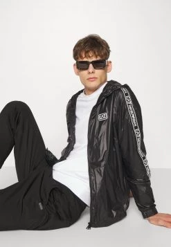 EA7 Emporio Armani JACKET Veste Légère Black Homme -EA7 Emporio Armani Soldes Magasin 69d47b7b7f9241f58cded1e498a2525a