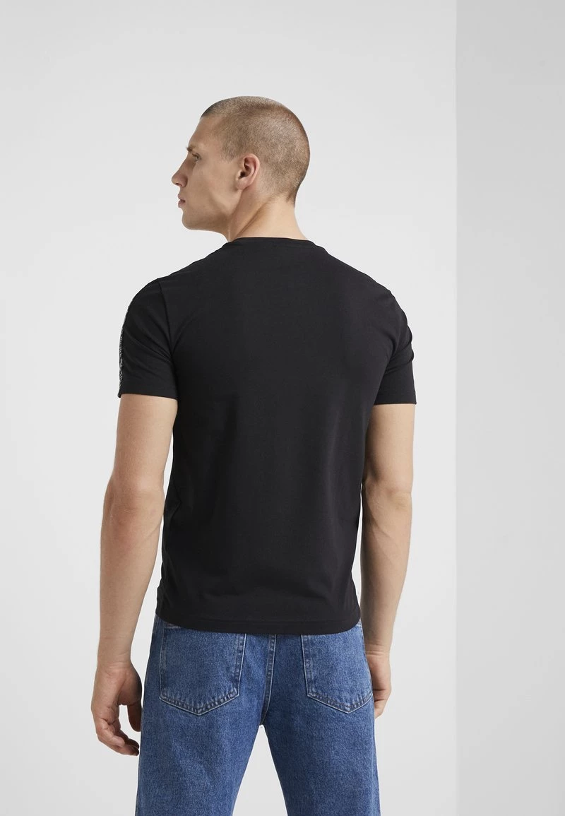 EA7 Emporio Armani SIDE TAPE T Shirt Imprimé Black Homme 3 EA7 Emporio Armani SIDE TAPE T Shirt Imprimé Black Homme – Image 3