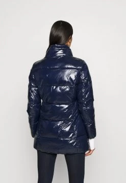 EA7 Emporio Armani Femme Veste D'hiver Blue Navy 8 EA7 Emporio Armani Femme Veste D'hiver Blue Navy -EA7 Emporio Armani Soldes Magasin 762b5acf8c9b475aa23df3c0881b2cb8
