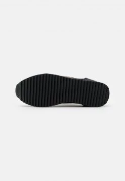 EA7 Emporio Armani Baskets Basses Black Homme 17 EA7 Emporio Armani Baskets Basses Black Homme -EA7 Emporio Armani Soldes Magasin 7b19cc6028354d86b9ccb4378bc65b80