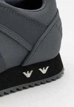 EA7 Emporio Armani UNISEX Baskets Basses Iron Gate/black/silver 11 EA7 Emporio Armani UNISEX Baskets Basses Iron Gate/black/silver -EA7 Emporio Armani Soldes Magasin 860fa54201e94a9abe2ca859e4d86ffa