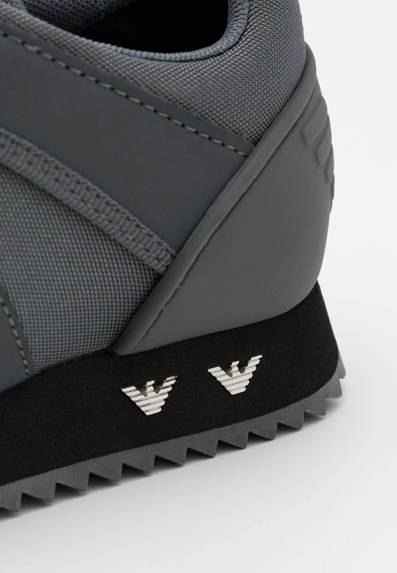 EA7 Emporio Armani UNISEX Baskets Basses Iron Gate/black/silver 6 EA7 Emporio Armani UNISEX Baskets Basses Iron Gate/black/silver – Image 6