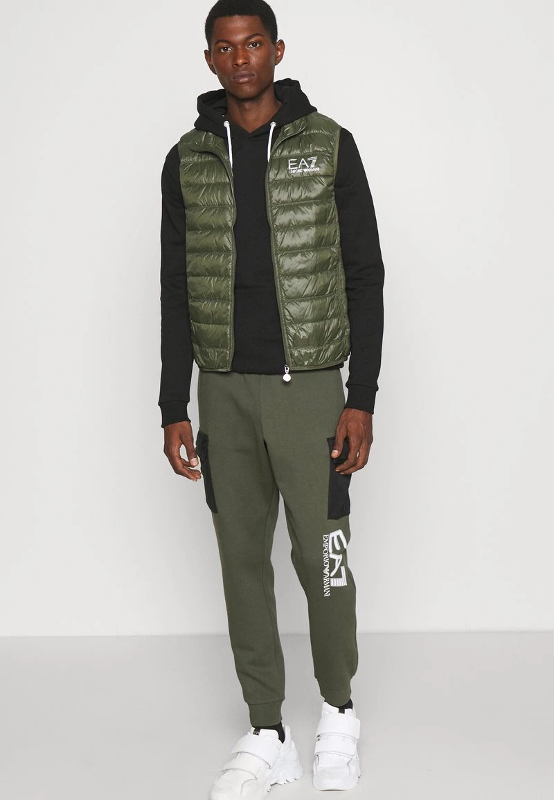 EA7 Emporio Armani Pantalon De Survêtement Olive/white Homme 4 EA7 Emporio Armani Pantalon De Survêtement Olive/white Homme – Image 4