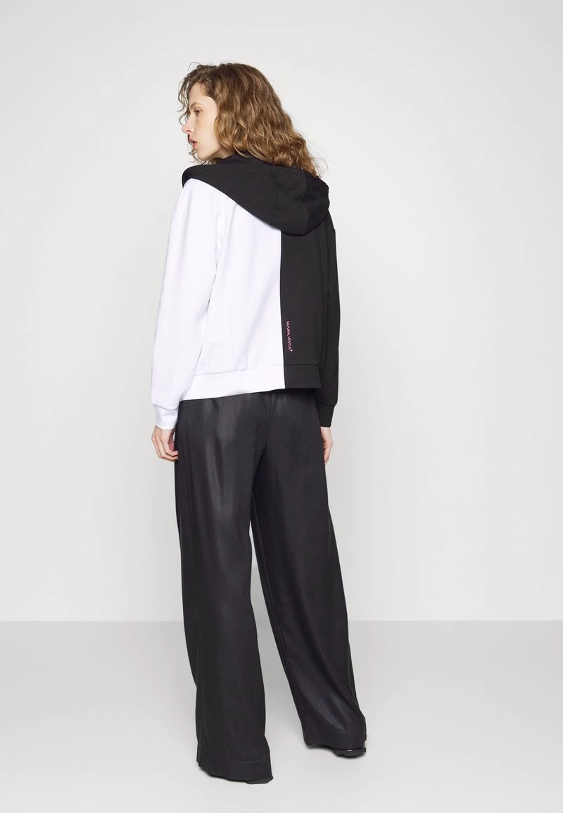 EA7 Emporio Armani Gilet Black/white Femme 3 EA7 Emporio Armani Gilet Black/white Femme – Image 3