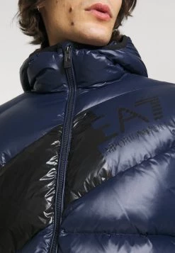 EA7 Emporio Armani Doudoune Dark Blue Homme -EA7 Emporio Armani Soldes Magasin 8e4e4958960d4a03aa185b5288a0ef65