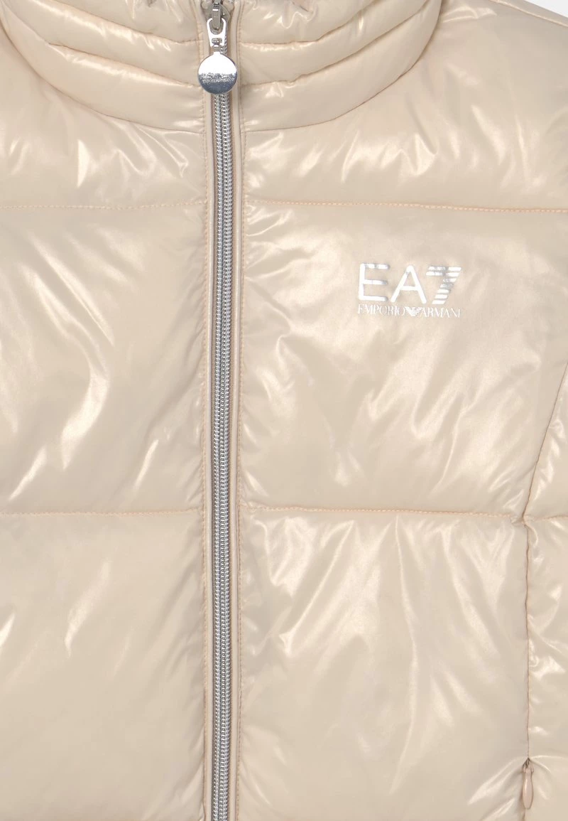 EA7 Emporio Armani Enfant Veste D'hiver Sand Dollar 3 EA7 Emporio Armani Enfant Veste D'hiver Sand Dollar – Image 3
