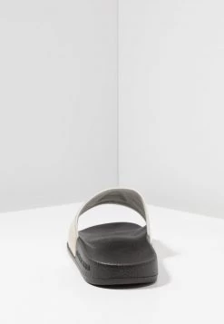 EA7 Emporio Armani Mules Shiny Gold/black Unisex -EA7 Emporio Armani Soldes Magasin 974e2398f80a4a83a9e741b4f83c47af