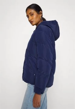 EA7 Emporio Armani Femme Veste D'hiver Blue Navy -EA7 Emporio Armani Soldes Magasin 9a29bf4d80214777ac3b10ffd3525390