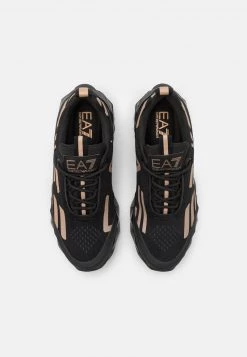 EA7 Emporio Armani UNISEX Baskets Basses Black/bronze -EA7 Emporio Armani Soldes Magasin 9b5ae92c8ebd4b39b3530edd8fbddc13
