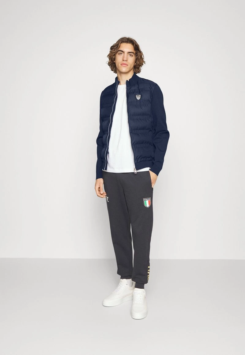 EA7 Emporio Armani Homme JACKET Veste Mi Saison Dark Blue 2 EA7 Emporio Armani Homme JACKET Veste Mi Saison Dark Blue – Image 2