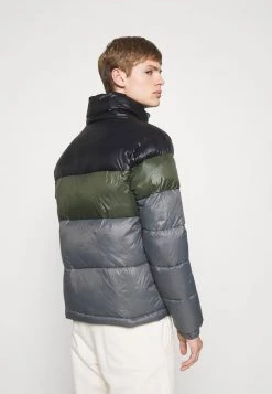 EA7 Emporio Armani Homme Veste D'hiver Dark Grey/black 9 EA7 Emporio Armani Homme Veste D'hiver Dark Grey/black -EA7 Emporio Armani Soldes Magasin a3b34441a03f47f38aac7c2b636661ad