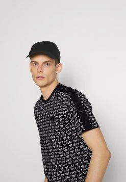 EA7 Emporio Armani Homme TEE ALLOVER LOGO T Shirt Imprimé Black -EA7 Emporio Armani Soldes Magasin a8d3338aec5d4ca2b8ef2c8951de25d9