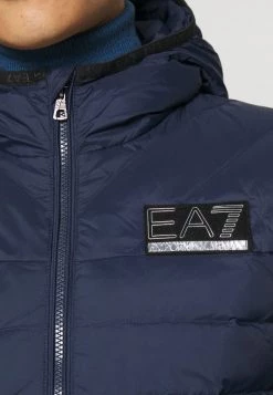 EA7 Emporio Armani Homme Doudoune Dark Blue/silver Coloured -EA7 Emporio Armani Soldes Magasin a9921af911f04beab1ac1a3fdf3910a8