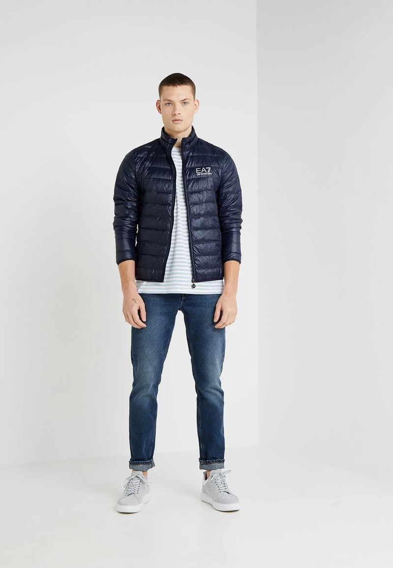 EA7 Emporio Armani JACKET Doudoune Dark Blue Homme 2 EA7 Emporio Armani JACKET Doudoune Dark Blue Homme – Image 2