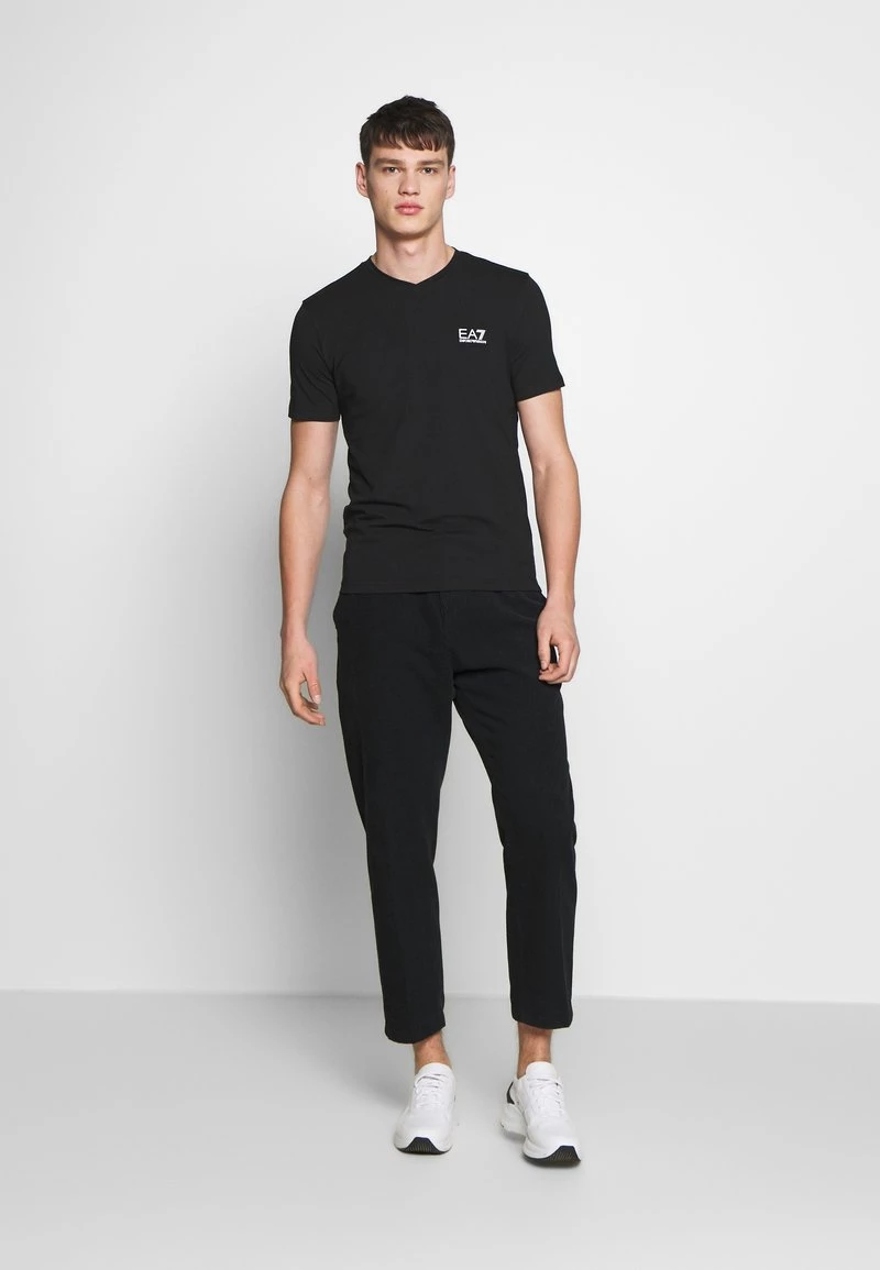 EA7 Emporio Armani Homme V NECK T Shirt Imprimé Black 2 EA7 Emporio Armani Homme V NECK T Shirt Imprimé Black – Image 2