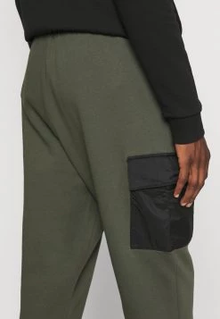 EA7 Emporio Armani Pantalon De Survêtement Olive/white Homme 11 EA7 Emporio Armani Pantalon De Survêtement Olive/white Homme -EA7 Emporio Armani Soldes Magasin af46d711f0714a92a7ed19b258f0b37e