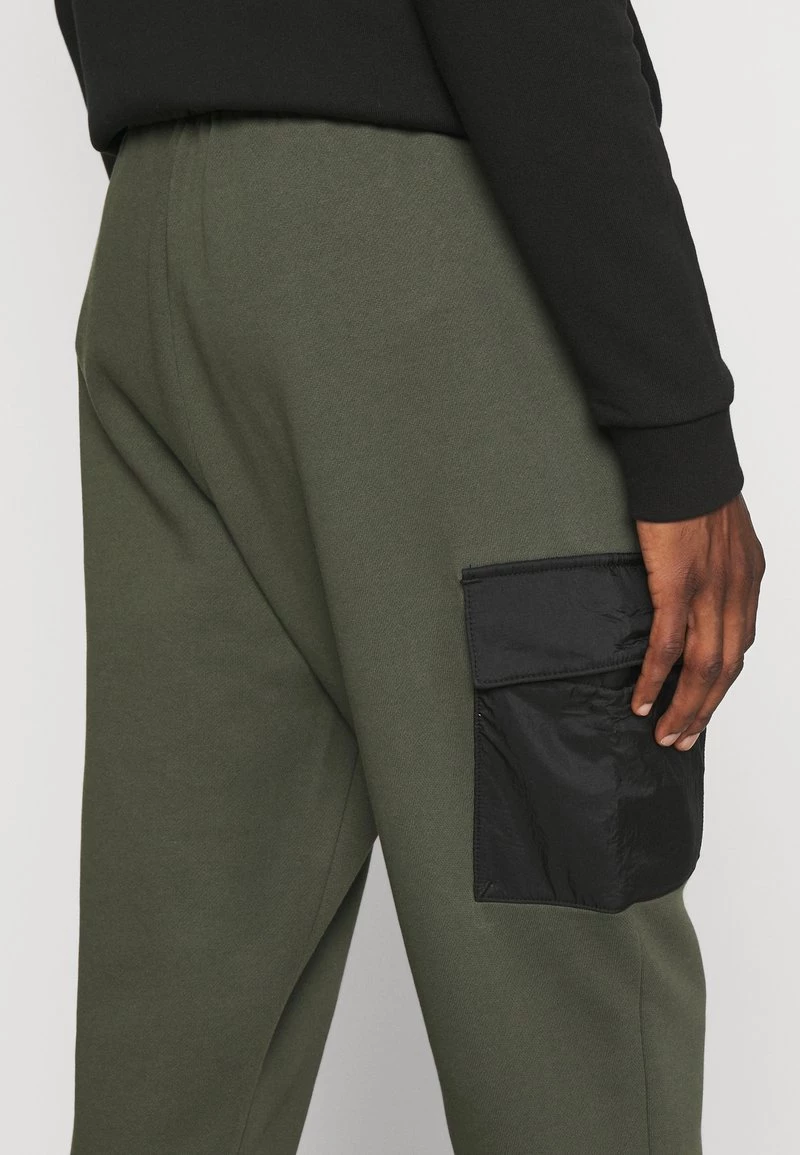 EA7 Emporio Armani Pantalon De Survêtement Olive/white Homme 6 EA7 Emporio Armani Pantalon De Survêtement Olive/white Homme – Image 6