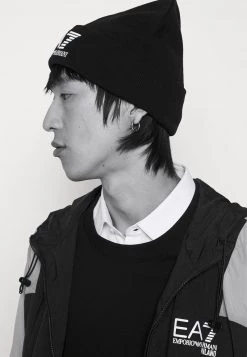 EA7 Emporio Armani UNISEX Bonnet Black 8 EA7 Emporio Armani UNISEX Bonnet Black -EA7 Emporio Armani Soldes Magasin b03e79ee170046f08ad724019fb80be4