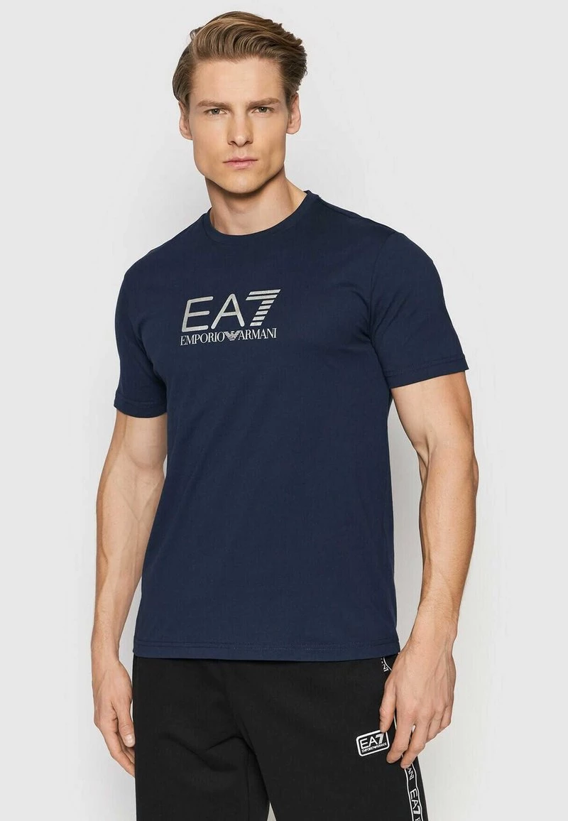 EA7 Emporio Armani LOGO LUCIDO T Shirt Imprimé Blue Homme 1 EA7 Emporio Armani LOGO LUCIDO T Shirt Imprimé Blue Homme